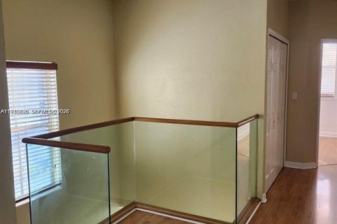 Touwnhouse à louer à Miami, Floride: 4 chambres, 166.57 m2 № 2006985 - photo 11