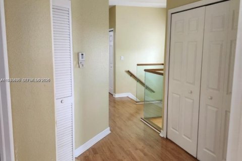 Touwnhouse à louer à Miami, Floride: 4 chambres, 166.57 m2 № 2006985 - photo 10