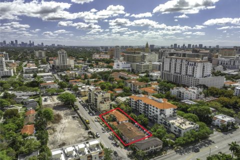 Commercial property in Coral Gables, Florida № 2002984