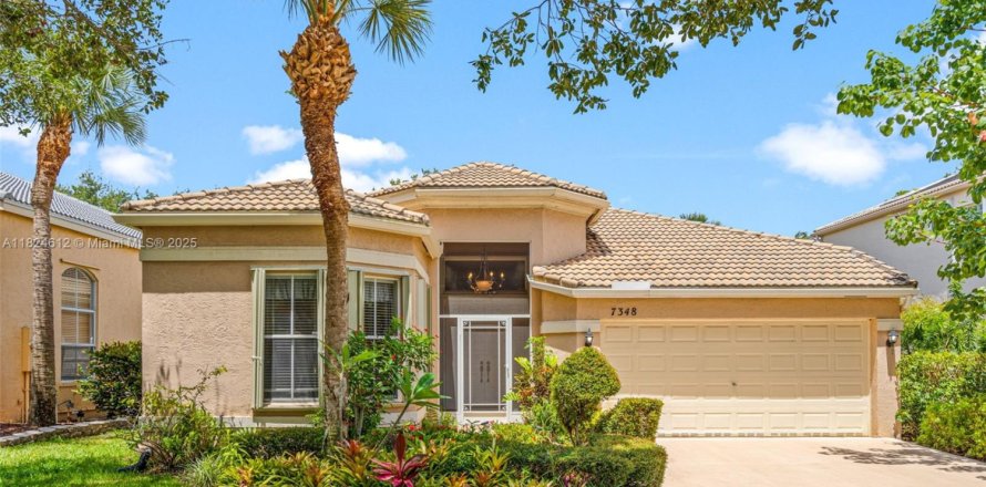 House in Lake Worth, Florida 3 bedrooms, 198.9 sq.m. № 1794223
