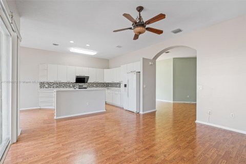 House in Lake Worth, Florida 3 bedrooms, 198.9 sq.m. № 1794223 - photo 10