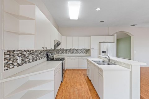 House in Lake Worth, Florida 3 bedrooms, 198.9 sq.m. № 1794223 - photo 13