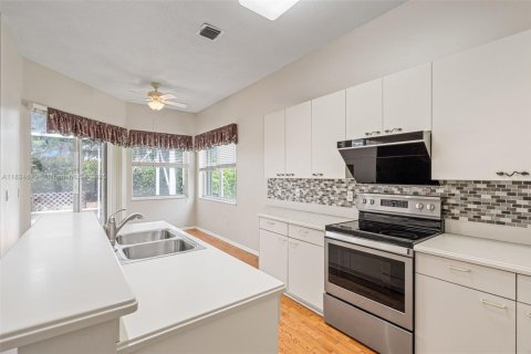 House in Lake Worth, Florida 3 bedrooms, 198.9 sq.m. № 1794223 - photo 14