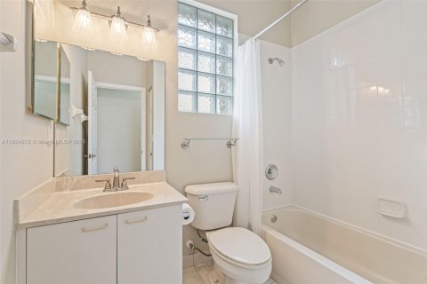 House in Lake Worth, Florida 3 bedrooms, 198.9 sq.m. № 1794223 - photo 28
