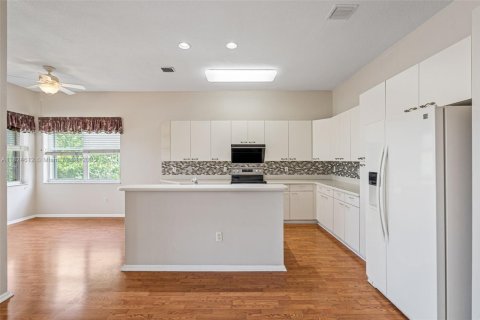 House in Lake Worth, Florida 3 bedrooms, 198.9 sq.m. № 1794223 - photo 11