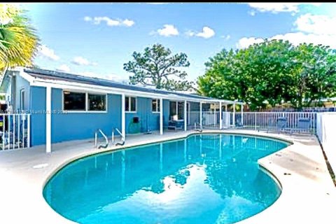 Casa en alquiler en Pompano Beach, Florida, 3 dormitorios, 120.77 m2 № 1962790 - foto 1