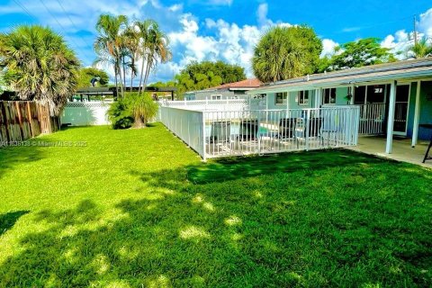 Casa en alquiler en Pompano Beach, Florida, 3 dormitorios, 120.77 m2 № 1962790 - foto 2