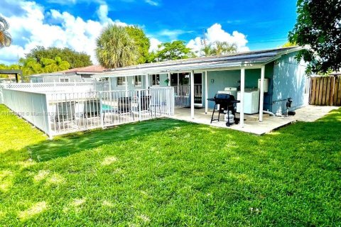 Casa en alquiler en Pompano Beach, Florida, 3 dormitorios, 120.77 m2 № 1962790 - foto 3