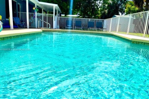 Casa en alquiler en Pompano Beach, Florida, 3 dormitorios, 120.77 m2 № 1962790 - foto 25