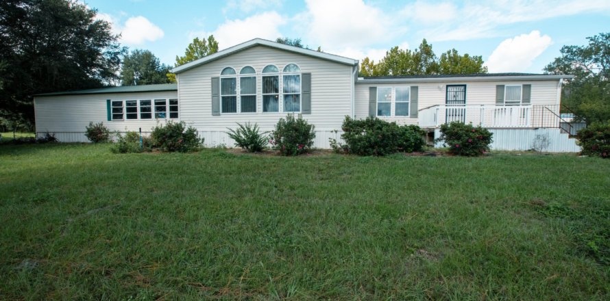 House in Melrose, Florida 3 bedrooms, 201.78 sq.m. № 772268