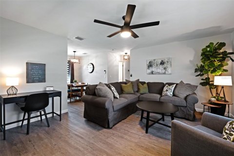 Immobilier commercial à vendre à Orlando, Floride: 4 chambres, 147.16 m2 № 2201606 - photo 6