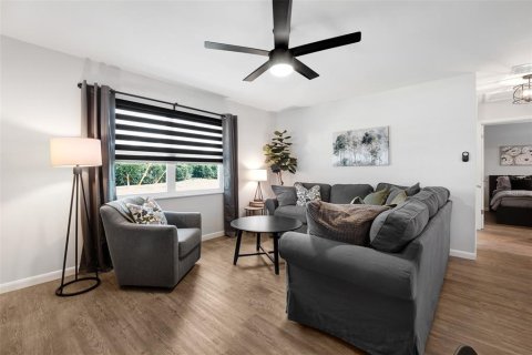 Immobilier commercial à vendre à Orlando, Floride: 4 chambres, 147.16 m2 № 2201606 - photo 5
