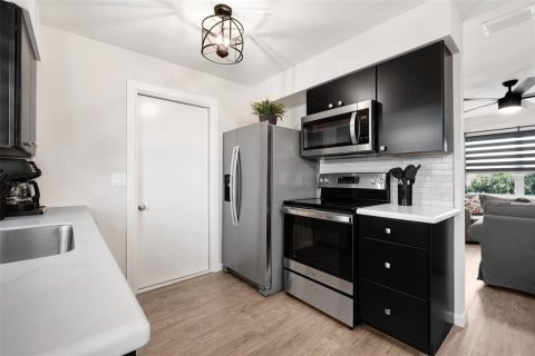 Immobilier commercial à vendre à Orlando, Floride: 4 chambres, 147.16 m2 № 2201606 - photo 9