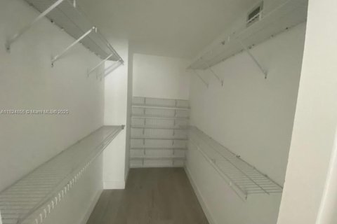 Condo in Miami, Florida, 3 bedrooms  № 1790465 - photo 6