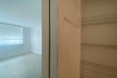 Condo in Miami, Florida, 3 bedrooms  № 1790465 - photo 5