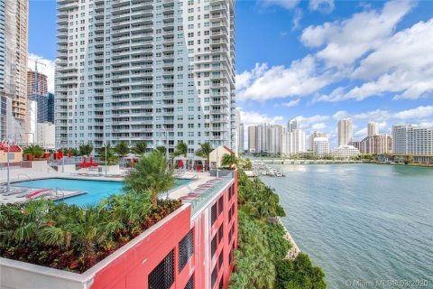 Condo in Miami, Florida, 3 bedrooms  № 1790465 - photo 29