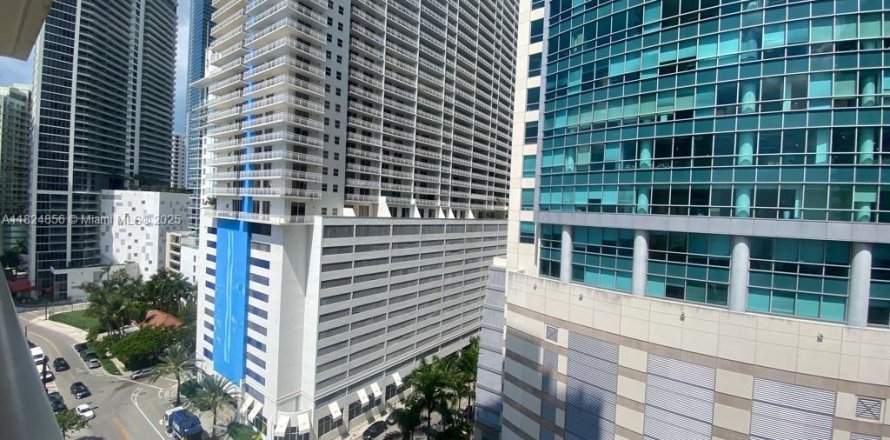 Condo in Miami, Florida, 3 bedrooms № 1790465