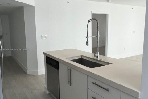 Condo in Miami, Florida, 3 bedrooms  № 1790465 - photo 15