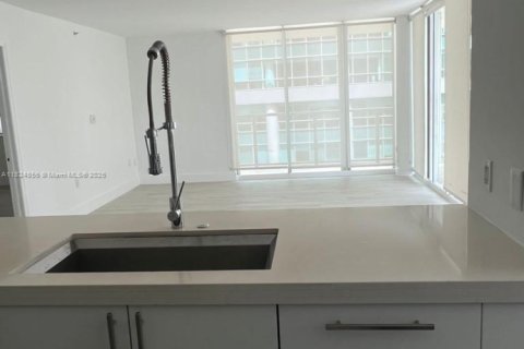 Condo in Miami, Florida, 3 bedrooms  № 1790465 - photo 16
