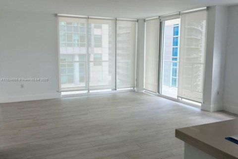 Condo in Miami, Florida, 3 bedrooms  № 1790465 - photo 17