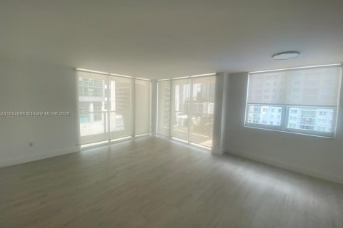 Condo in Miami, Florida, 3 bedrooms  № 1790465 - photo 11