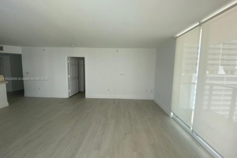 Condo in Miami, Florida, 3 bedrooms  № 1790465 - photo 8