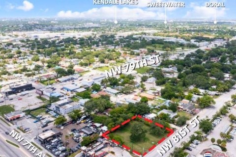 Terreno en venta en Miami, Florida № 1985487 - foto 1
