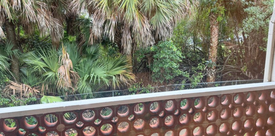 Condo in Lauderhill, Florida, 2 bedrooms № 810273