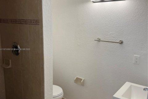Townhouse in Miami, Florida 3 bedrooms, 128.21 sq.m. № 1925968 - photo 17