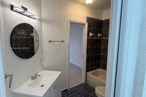 Townhouse in Miami, Florida 3 bedrooms, 128.21 sq.m. № 1925968 - photo 22