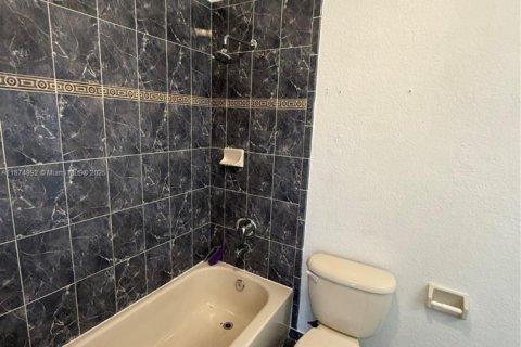 Townhouse in Miami, Florida 3 bedrooms, 128.21 sq.m. № 1925968 - photo 21