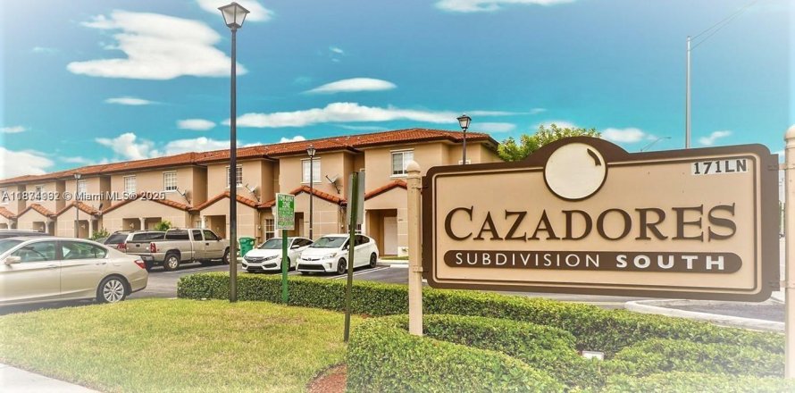 Townhouse in Miami, Florida 3 bedrooms, 128.21 sq.m. № 1925968