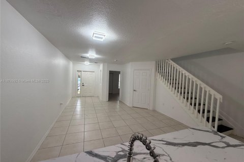 Townhouse in Miami, Florida 3 bedrooms, 128.21 sq.m. № 1925968 - photo 6
