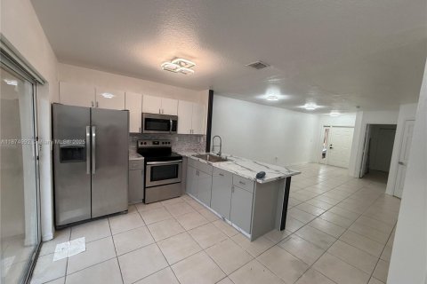 Townhouse in Miami, Florida 3 bedrooms, 128.21 sq.m. № 1925968 - photo 8