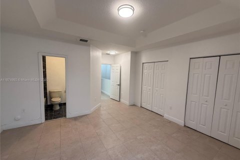 Townhouse in Miami, Florida 3 bedrooms, 128.21 sq.m. № 1925968 - photo 23