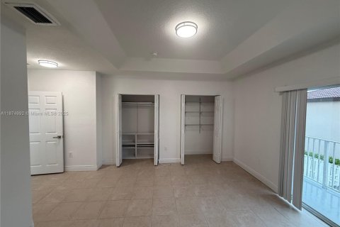 Townhouse in Miami, Florida 3 bedrooms, 128.21 sq.m. № 1925968 - photo 24