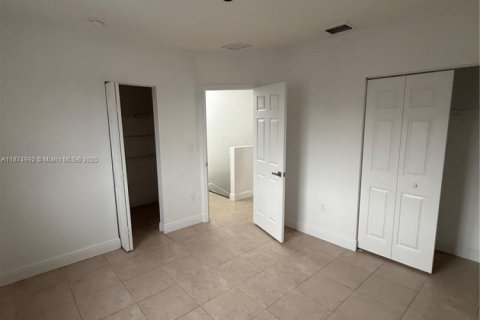 Townhouse in Miami, Florida 3 bedrooms, 128.21 sq.m. № 1925968 - photo 30