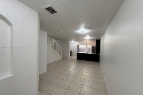 Townhouse in Miami, Florida 3 bedrooms, 128.21 sq.m. № 1925968 - photo 10