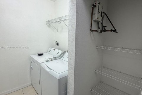 Townhouse in Miami, Florida 3 bedrooms, 128.21 sq.m. № 1925968 - photo 26