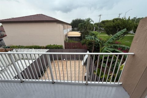 Townhouse in Miami, Florida 3 bedrooms, 128.21 sq.m. № 1925968 - photo 25