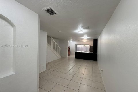 Townhouse in Miami, Florida 3 bedrooms, 128.21 sq.m. № 1925968 - photo 9