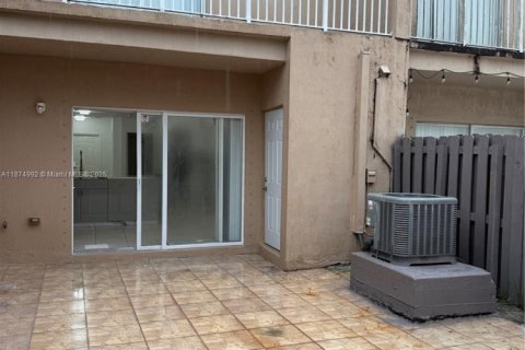 Townhouse in Miami, Florida 3 bedrooms, 128.21 sq.m. № 1925968 - photo 11