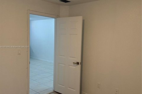 Townhouse in Miami, Florida 3 bedrooms, 128.21 sq.m. № 1925968 - photo 16