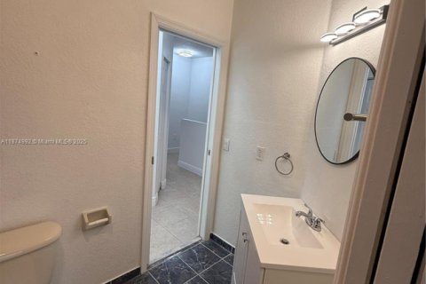 Townhouse in Miami, Florida 3 bedrooms, 128.21 sq.m. № 1925968 - photo 20