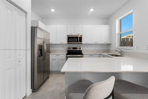 Townhouse in Miami, Florida 4 bedrooms, 137.77 sq.m. № 1726685 - photo 9