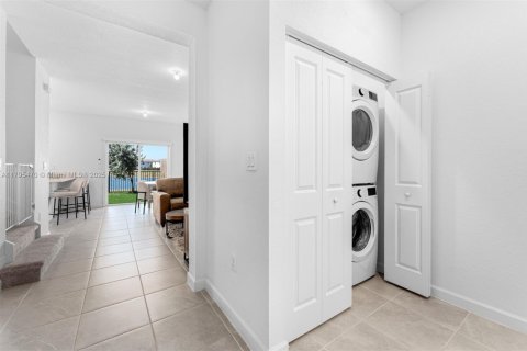 Townhouse in Miami, Florida 4 bedrooms, 137.77 sq.m. № 1726685 - photo 17