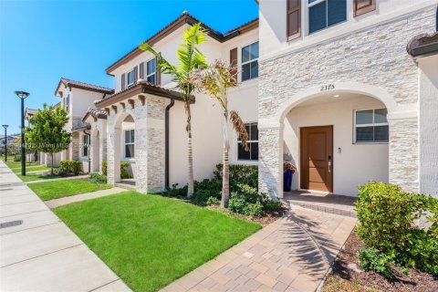 Townhouse in Miami, Florida 4 bedrooms, 137.77 sq.m. № 1726685 - photo 2