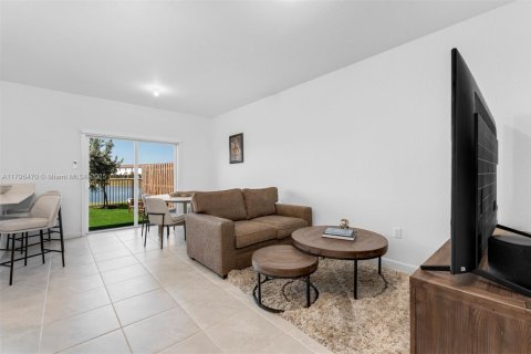 Townhouse in Miami, Florida 4 bedrooms, 137.77 sq.m. № 1726685 - photo 7