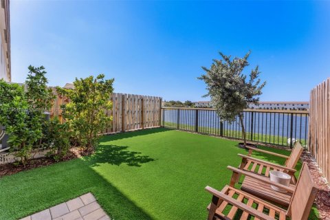 Townhouse in Miami, Florida 4 bedrooms, 137.77 sq.m. № 1726685 - photo 3