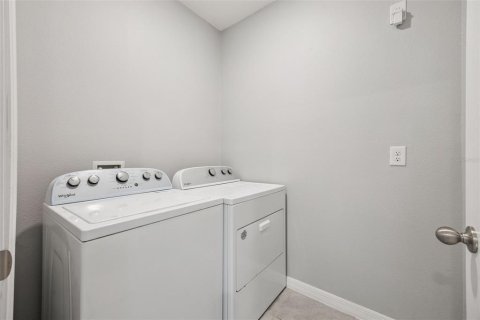 Casa en venta en Kissimmee, Florida, 4 dormitorios, 171.5 m2 № 2097496 - foto 9